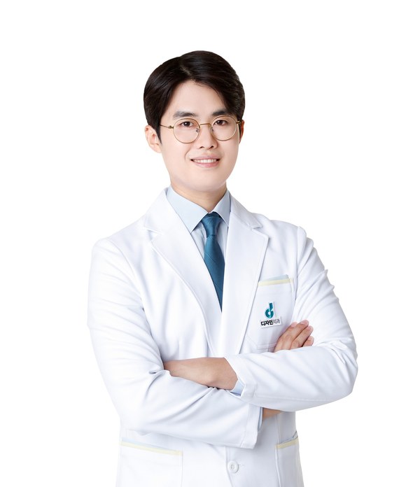 배한얼 대표원장 — 노원디자인치과. 치의학 박사, 미국 보스톤대학교 임플란트 전문과정 수료, 보건복지부 인증 전문의, 외래교수. 노원 한자리에서 10년 진료. SCI급 국제학술지 Scientific Reports(Nature 출판그룹) 논문 게재. 임플란트·치과공포증 진료·제로디자인 무삭제 라미네이트 전문.