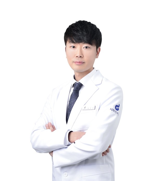 장인영 원장 — 노원디자인치과. 서울대학교 졸업, 경희대학교 치의학 석사, UPENN(미국 펜실베니아대학교) 보존·근관치료 전문과정 수료, ATC 심미보철 전문가 과정. 보존치료·신경치료·심미보철 전문.