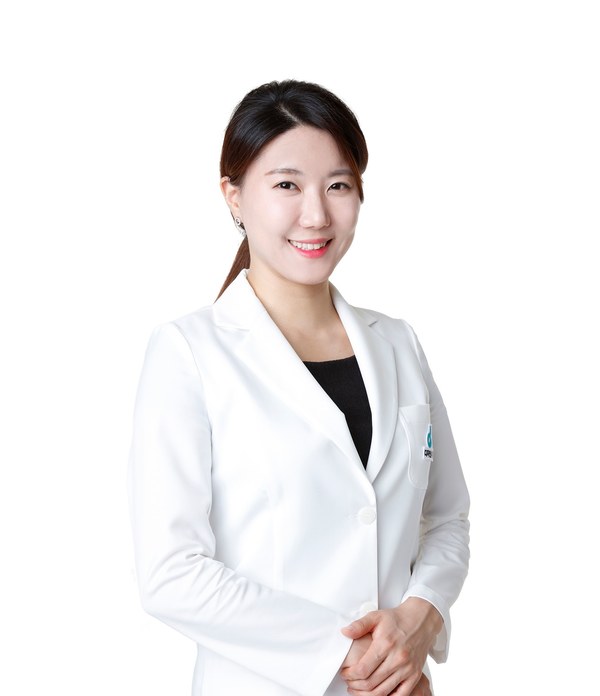 송지혜 원장 — 노원디자인치과. 서울대학교 졸업, 연세대학교 교정학 박사, 인비절라인 교정 인증의·한국지부 우수강사 출신, 대한치과교정학회 정회원. 세라핀(SERAPHIN) 투명교정·페이셜 밸런스 교정 전문.